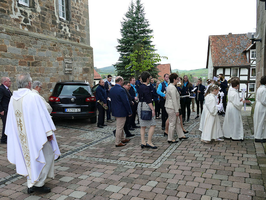 Feier der 1. Heiligen Kommunion in Sankt Crescentius (Foto: Karl-Franz Thiede)